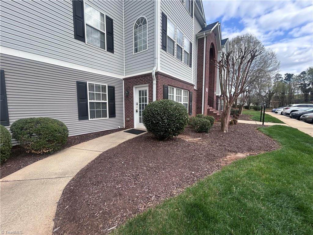 3694 Cotswold Avenue - Photo 1