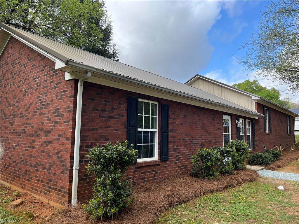 403 Farmer Avenue - Photo 1