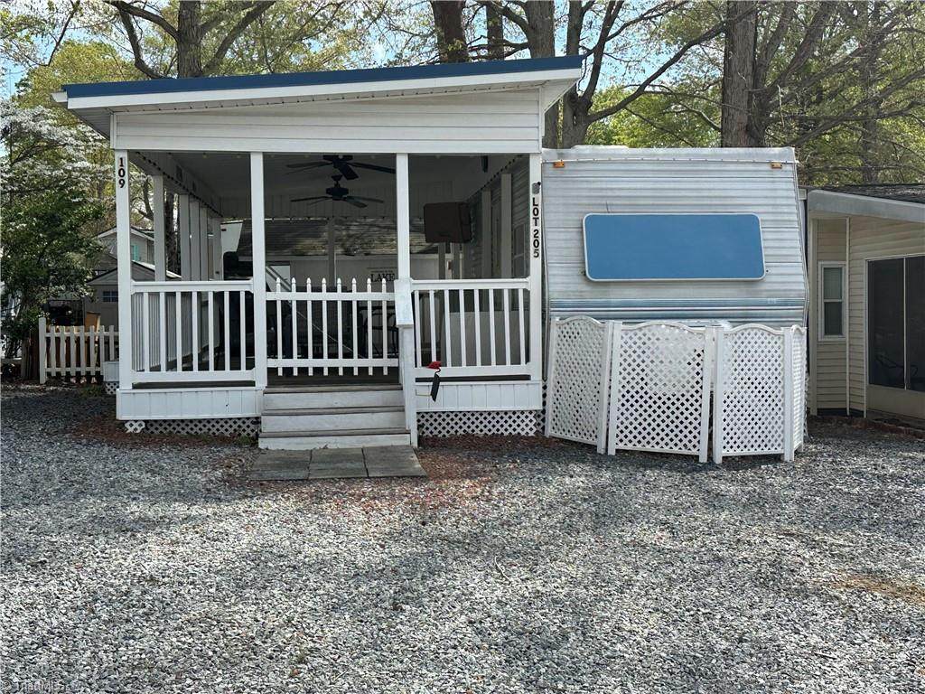 109 Pine Street - Photo 1