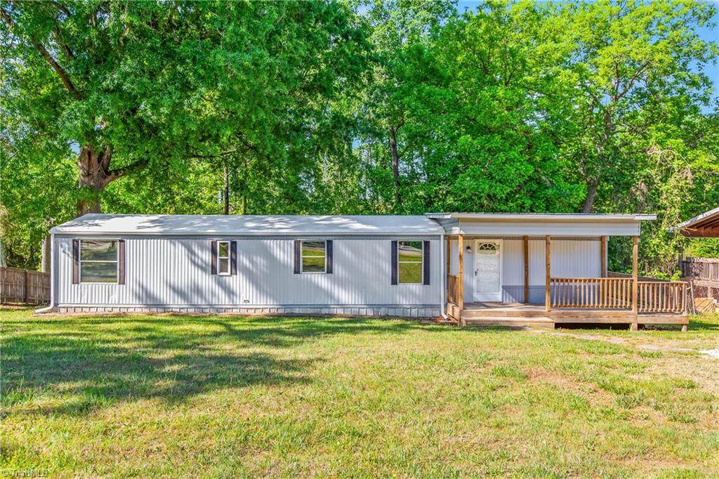 189 Sunset Drive - Photo 1