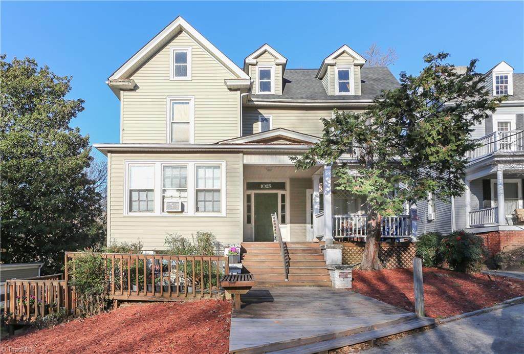 1025 West End Boulevard - Photo 1