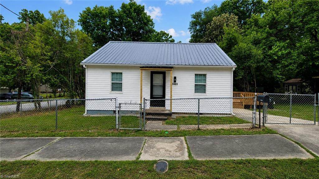 1401 Oak Street - Photo 1