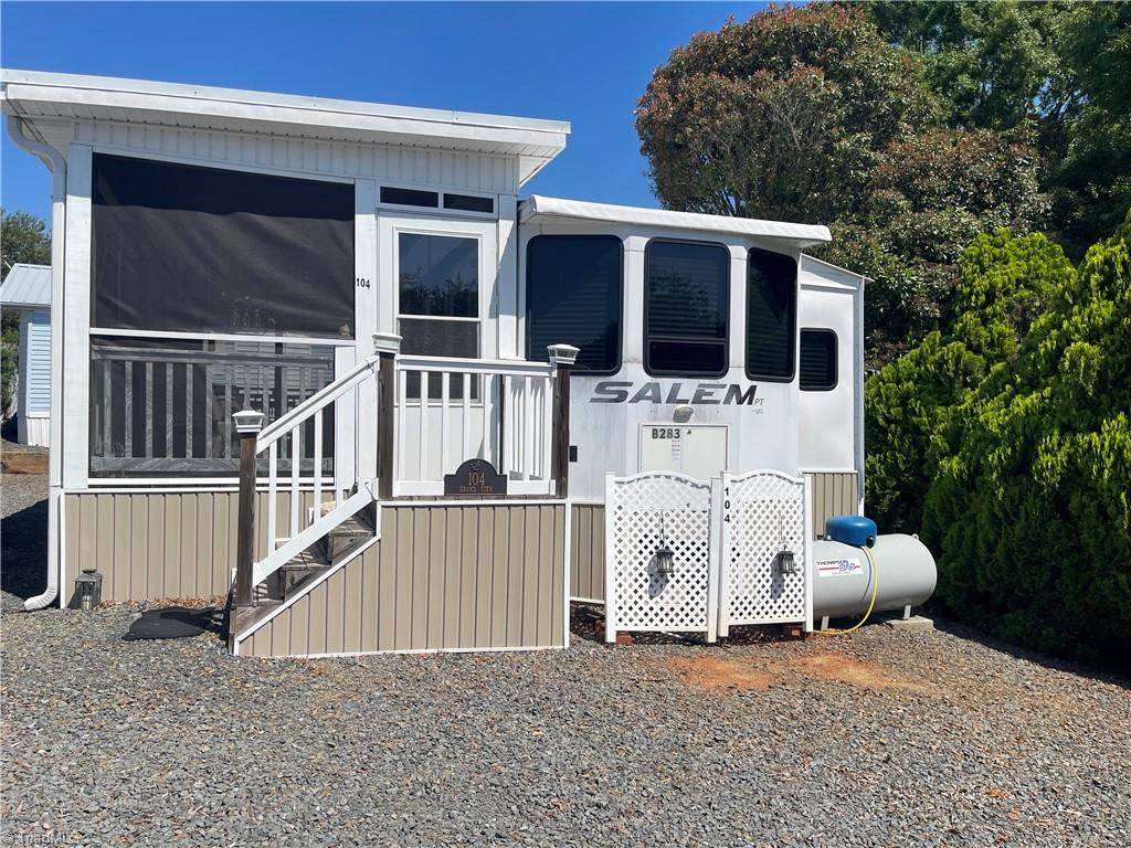 104 Grand View Drive - Photo 1