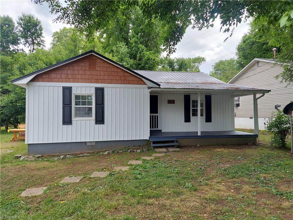 912 Beaumont Avenue - Photo 1