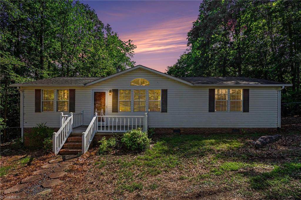 194 Pinehaven Drive - Photo 1