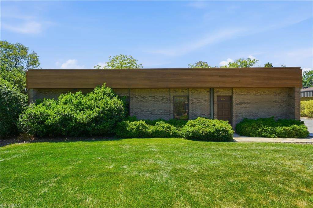 319 Mocksville Avenue - Photo 1