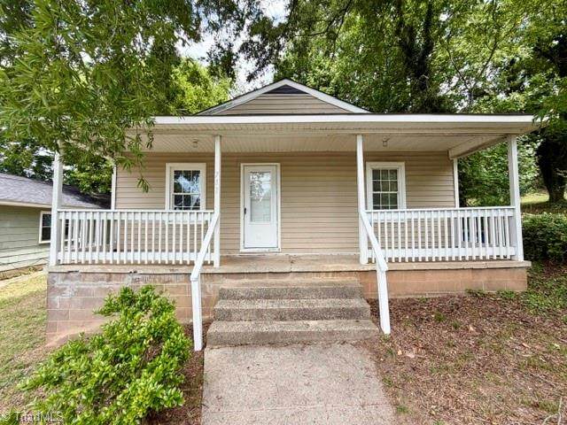 711 Alexander Street - Photo 1