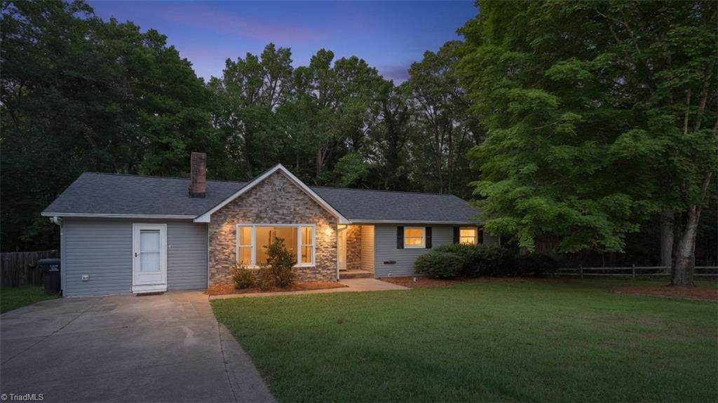 222 Pleasantview Drive - Photo 1