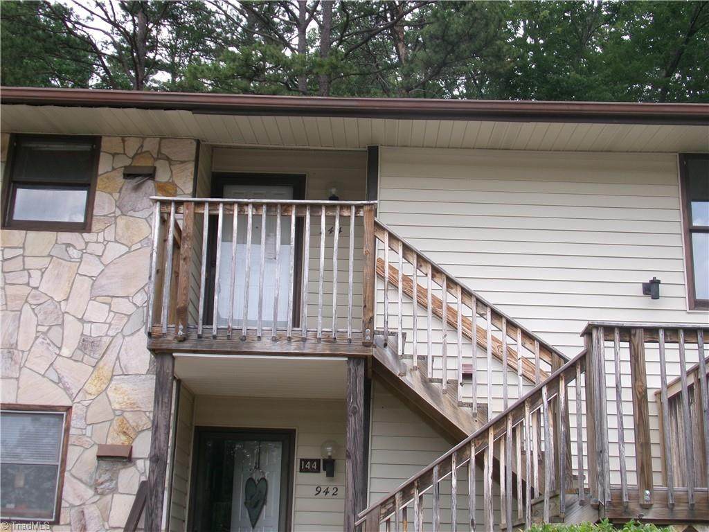 944 Ridge Court - Photo 1