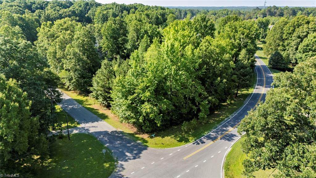 5303 Forest Oaks Drive - Photo 1