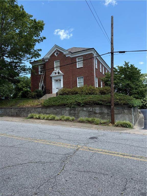 408 8th Street - Photo 1