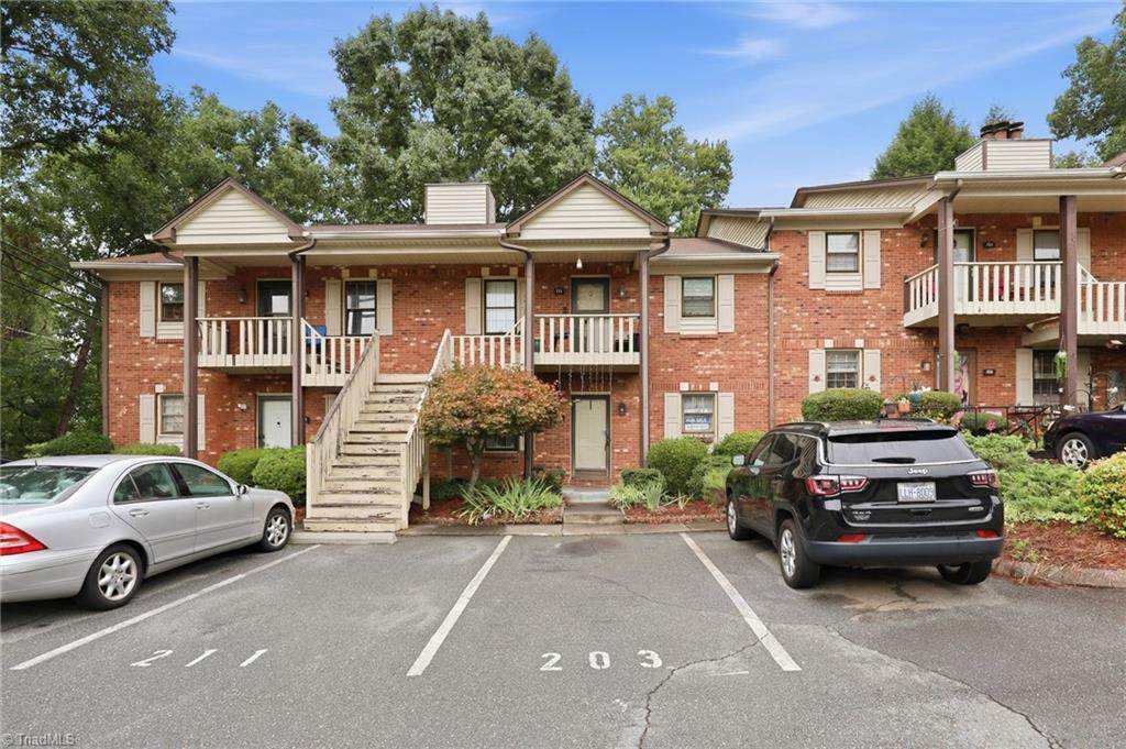 203 Olde Vineyard Court - Photo 1