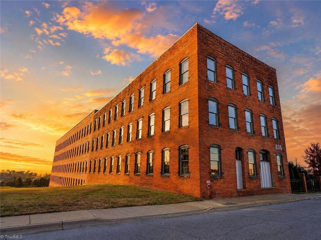836 Oak Street - Photo 1