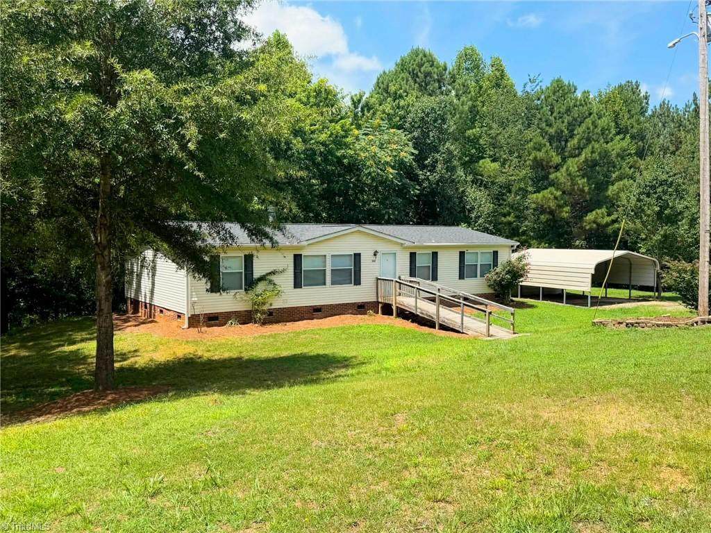 1042 Wells Creek Road - Photo 1