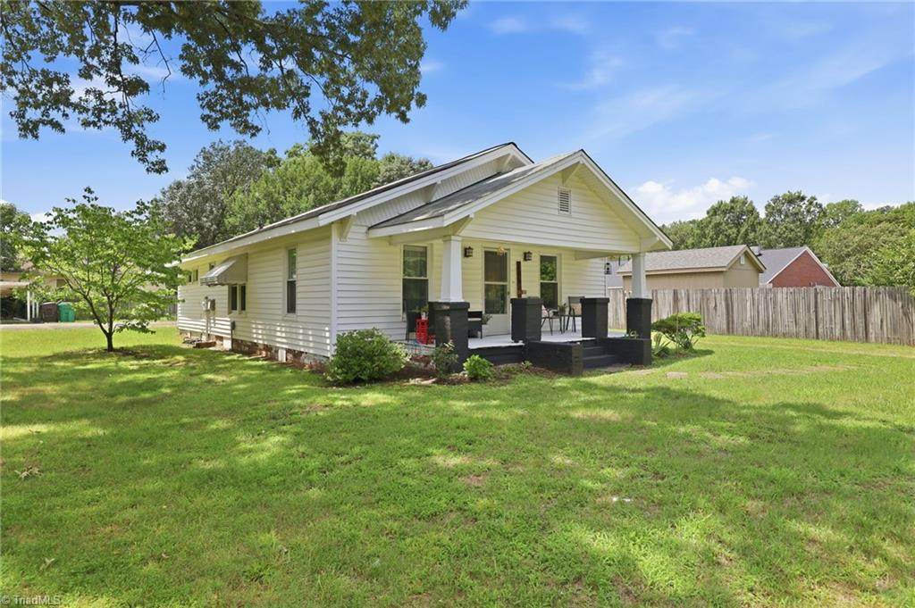 106 Crestwood Circle - Photo 1