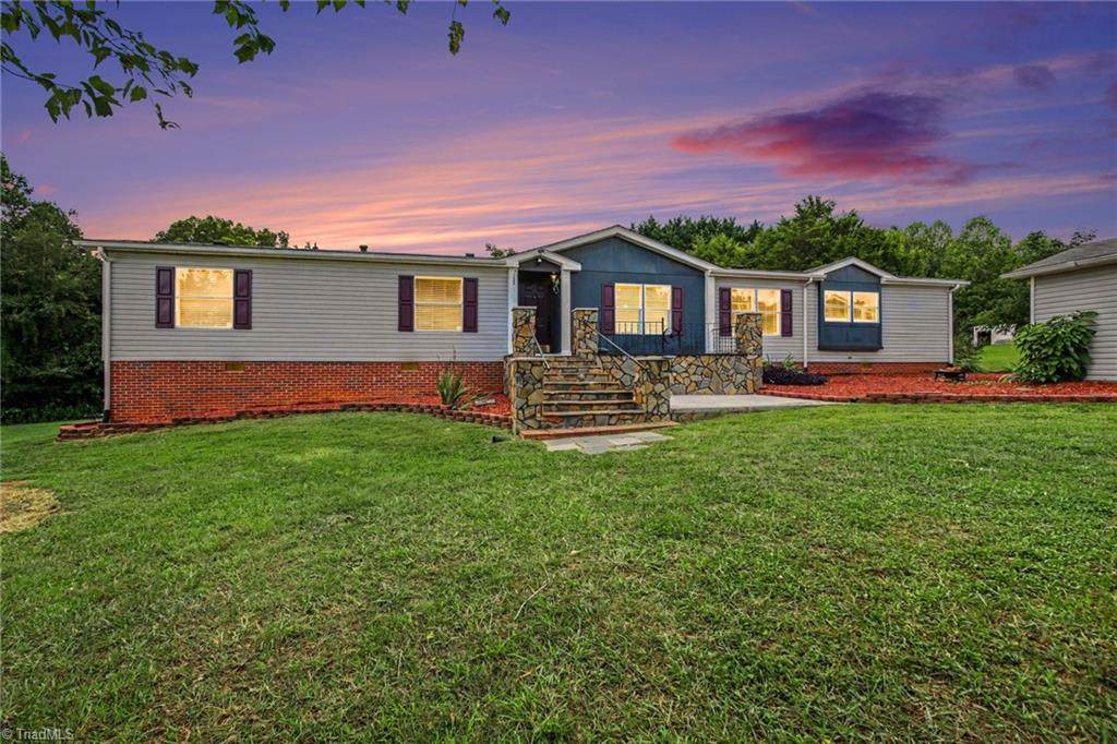 1060 Knobview Lane - Photo 1