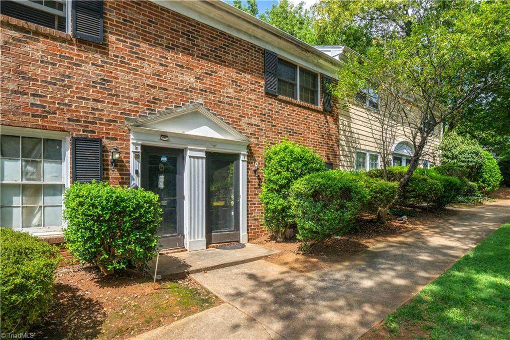 2811 Bleeker Square - Photo 1