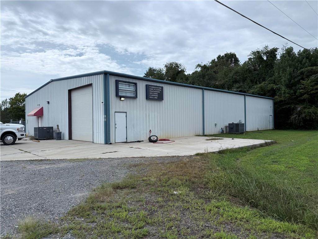 106 Scenic Drive - Photo 1