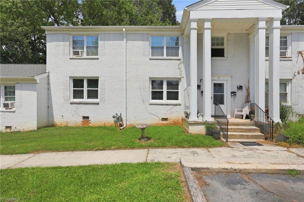 1400 Roslyn Drive - Photo 1