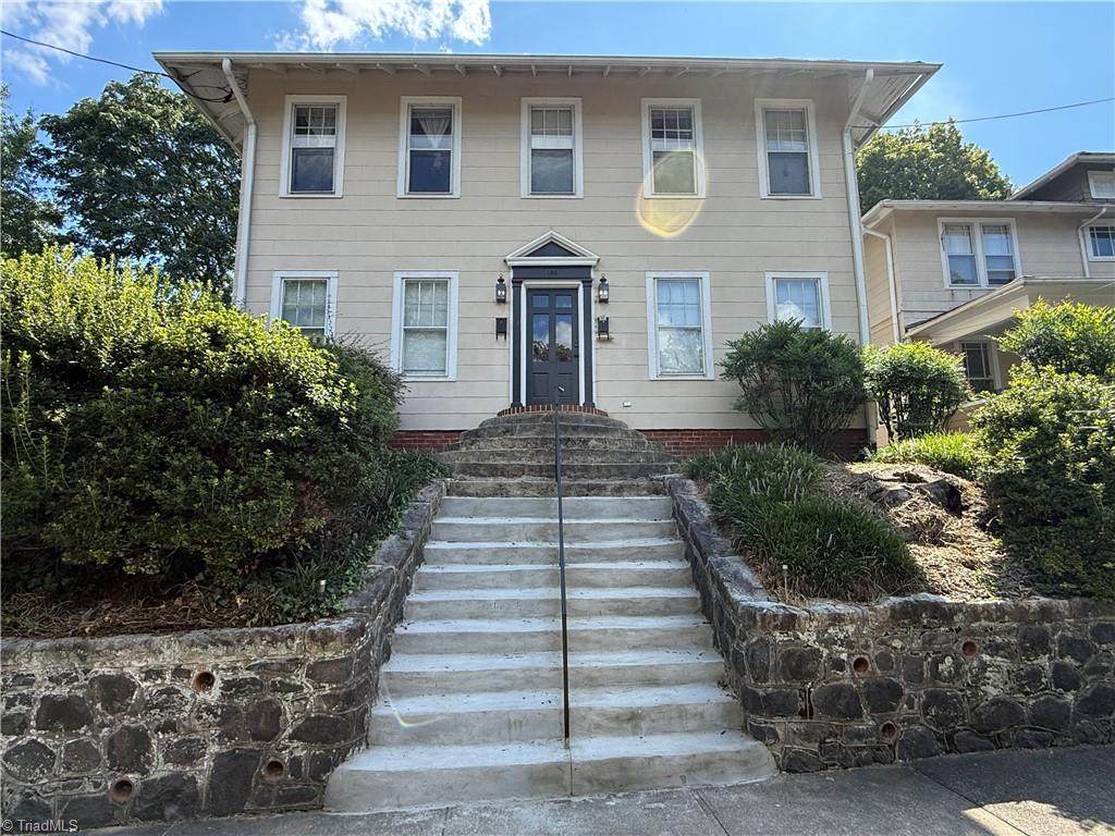 164 West End Boulevard - Photo 1