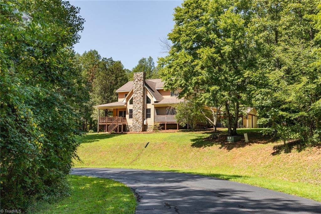 789 Meadow Parkway - Photo 1