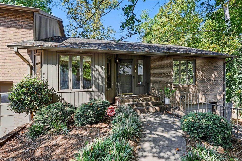 204 Ridgelea Court - Photo 1