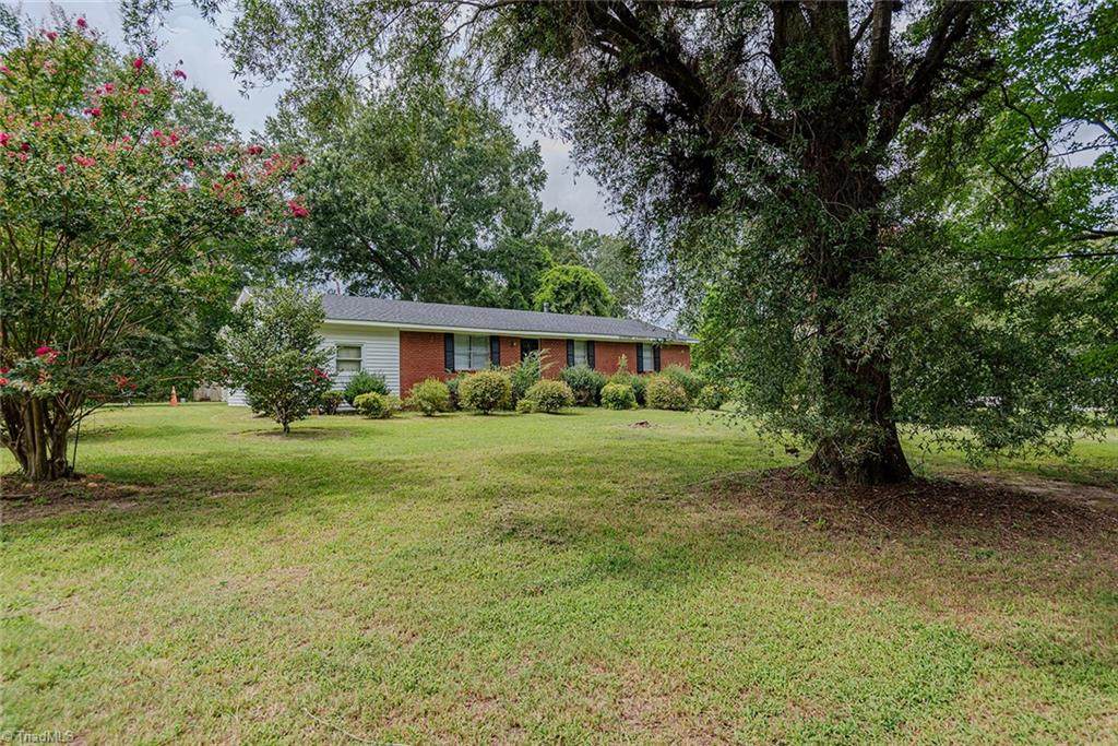 469 Lakeview Drive - Photo 1