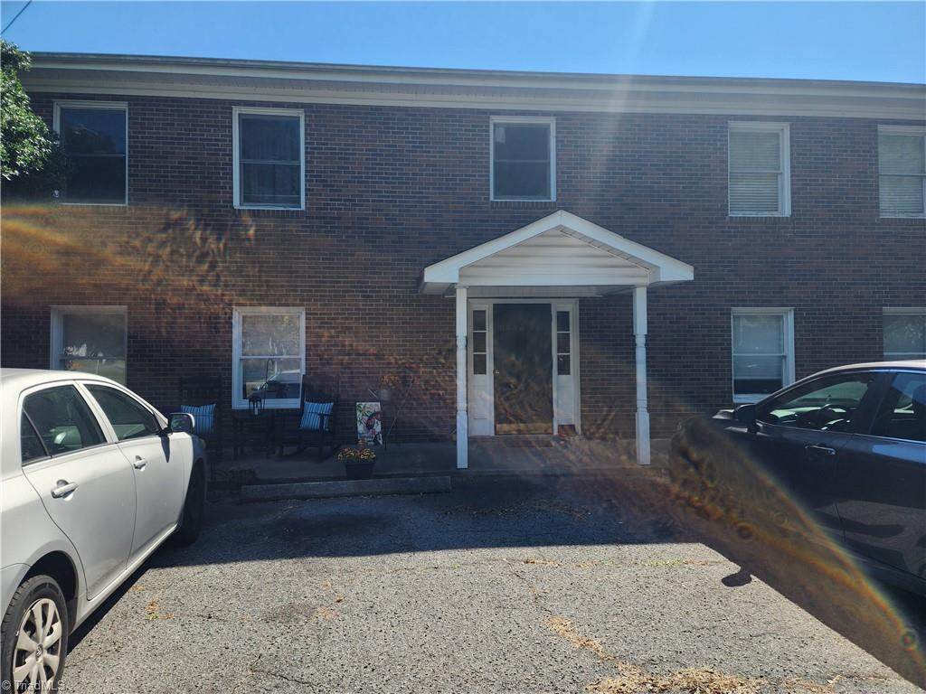 824 Summit Street - Photo 1