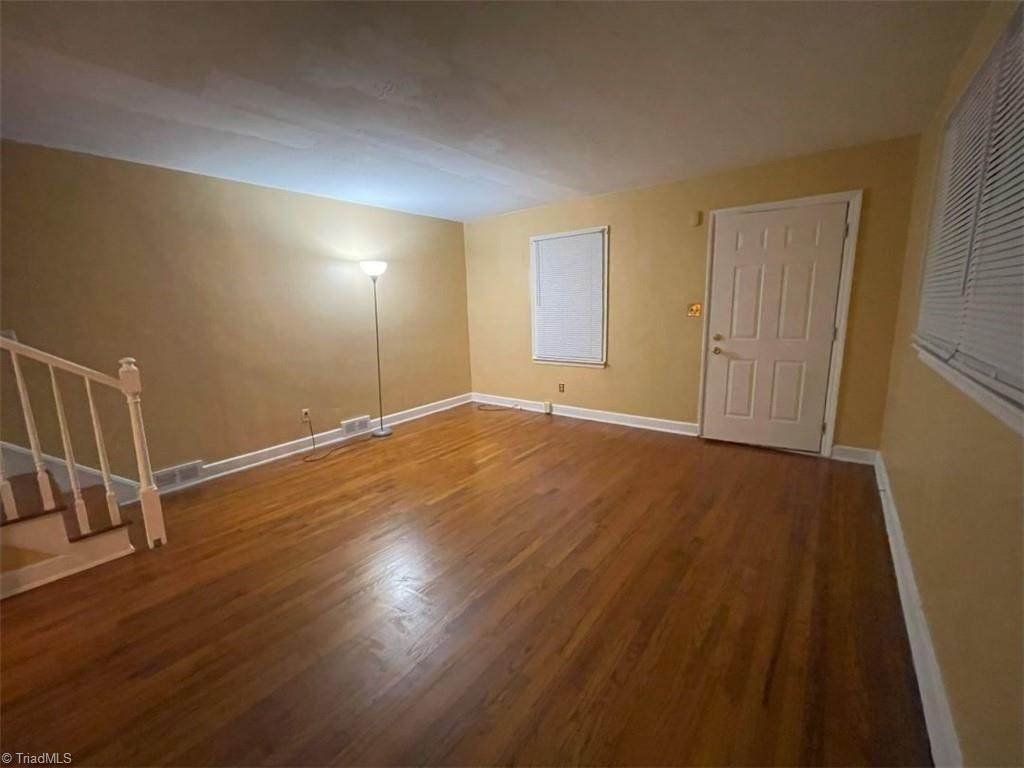 307 Oakwood Street - Photo 1