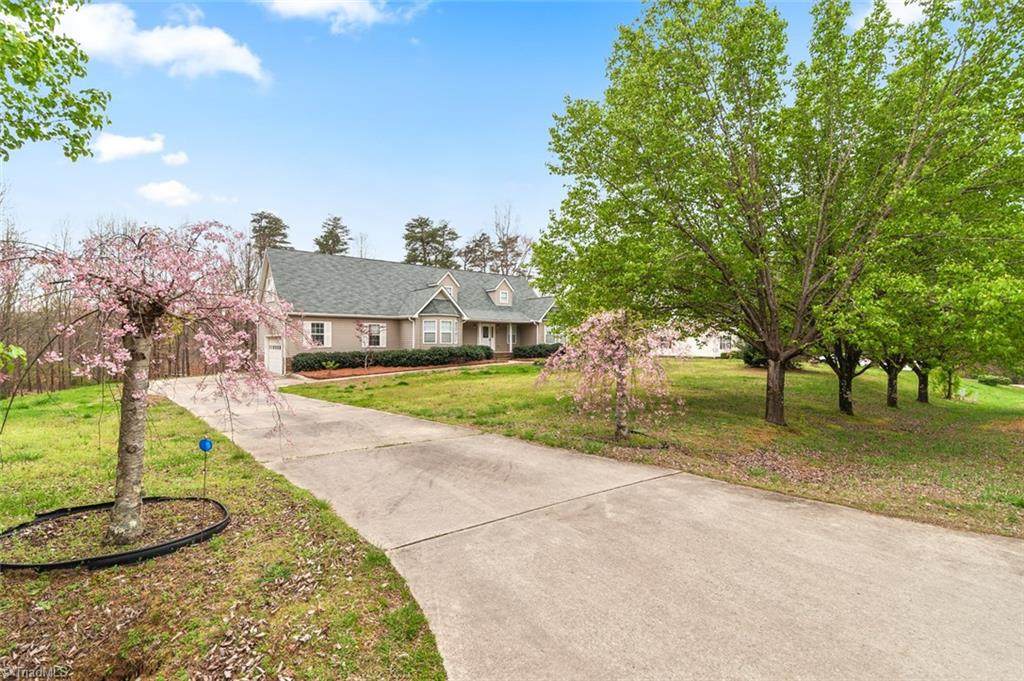 3806 Polonia Court - Photo 1