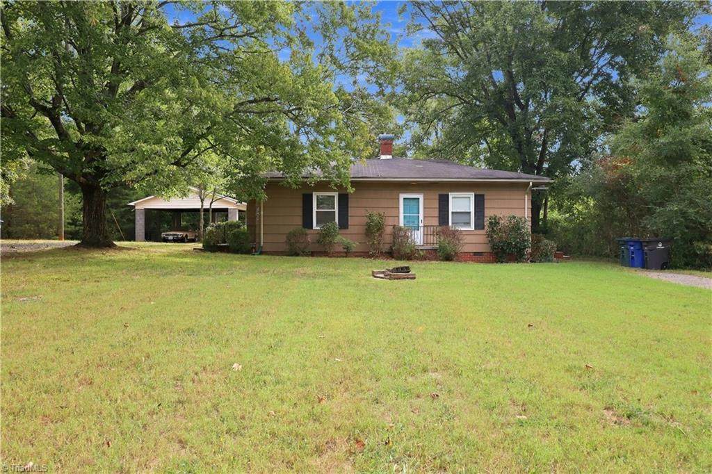 5038 Pinewood Drive - Photo 1