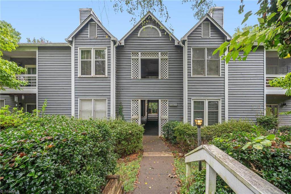 382 Meadows Circle - Photo 1