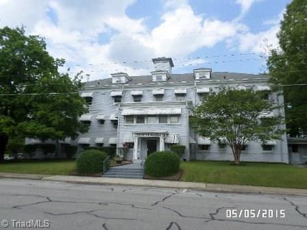 602 Henry Street - Photo 1