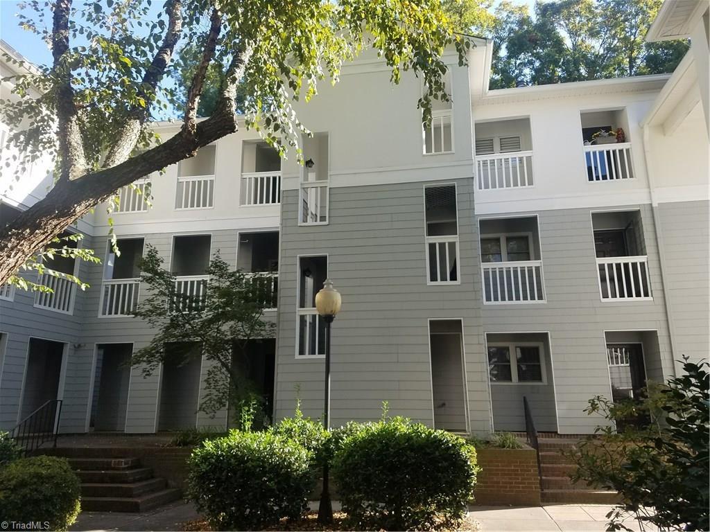 250 Oakwood Court - Photo 1