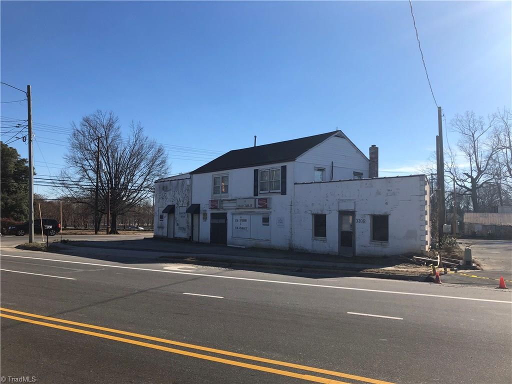 3206 Bessemer Avenue - Photo 1