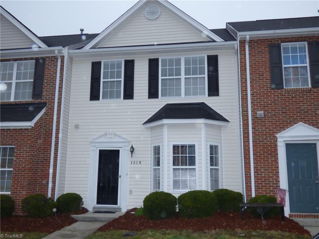 1310 Essex Square - Photo 1