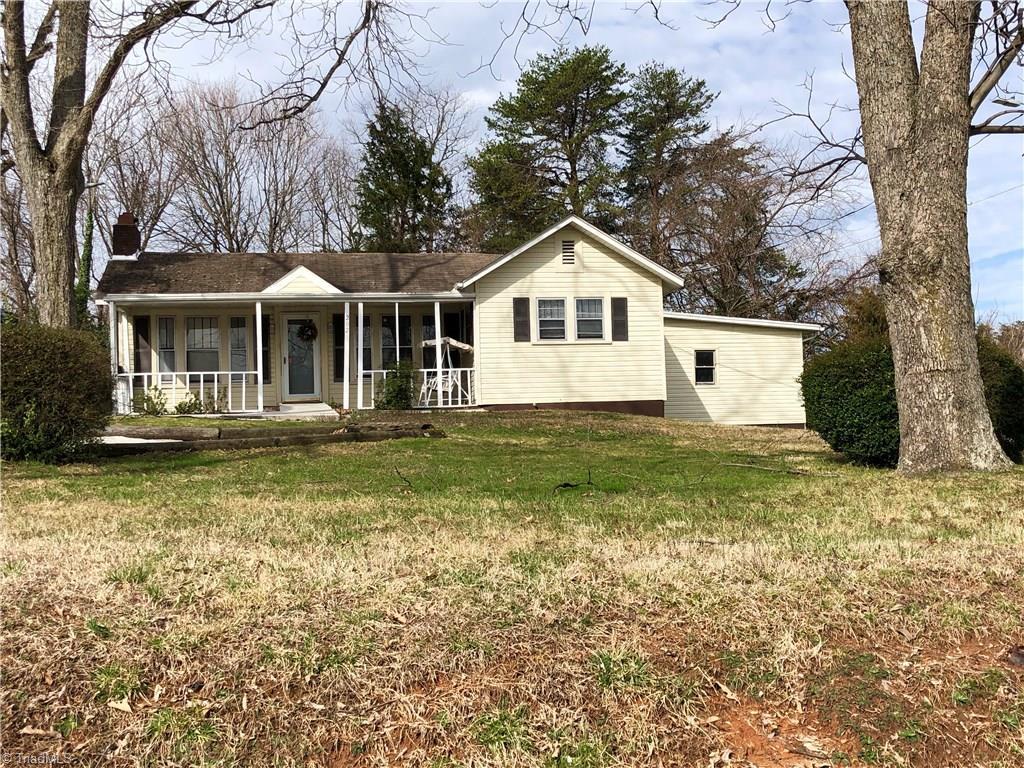 202 Moss Street - Photo 1
