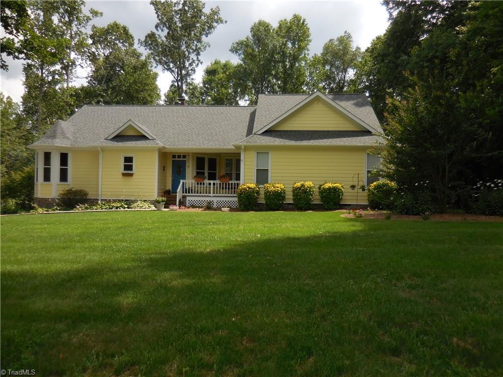 201 Hunters Glen Drive - Photo 1