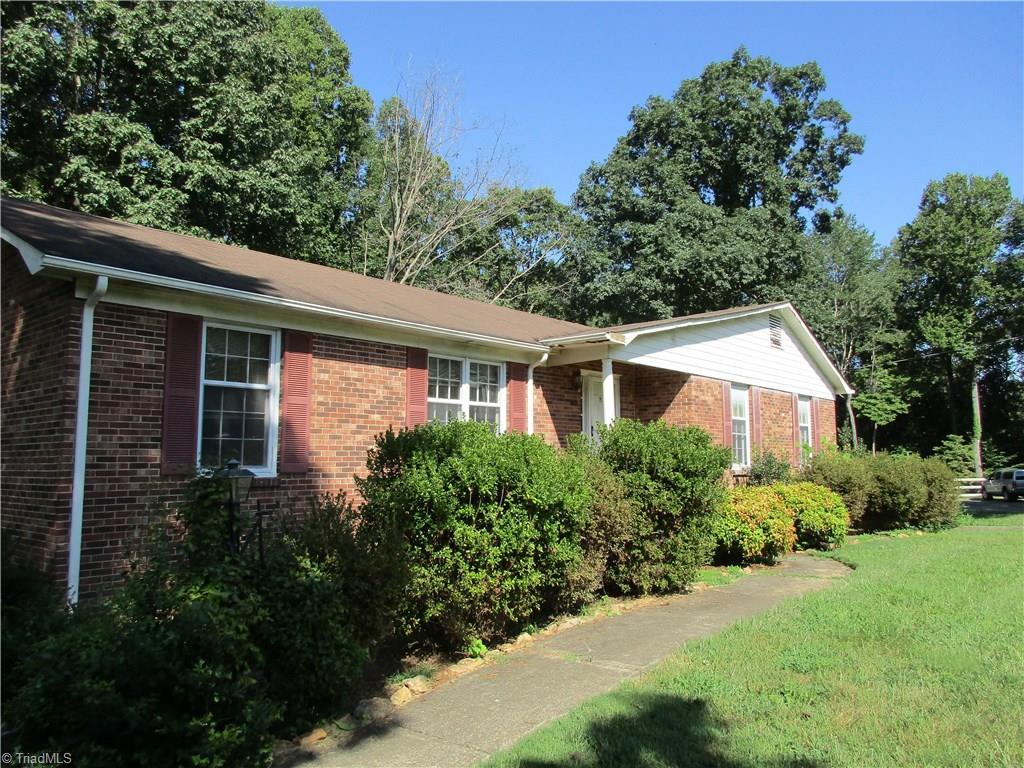 233 Pleasantview Drive - Photo 1