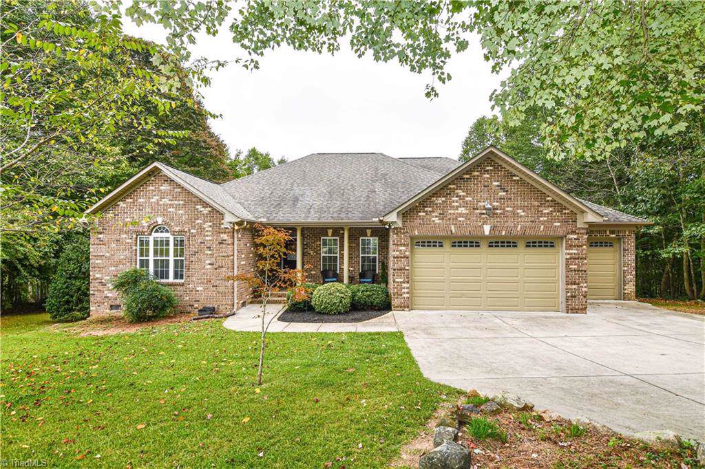 176 Rolling Greens Drive - Photo 1