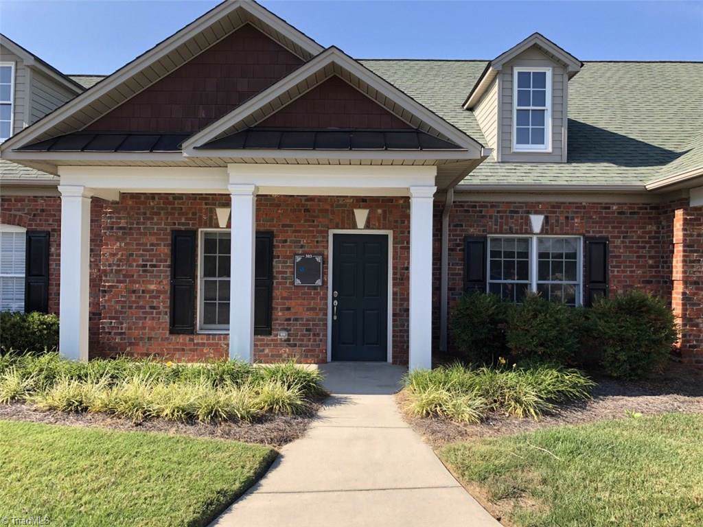 303 Fair Oaks Lane - Photo 1