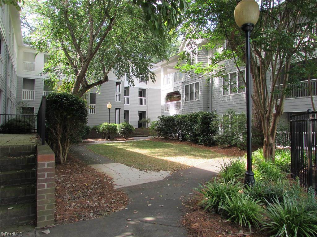 235 Oakwood Court - Photo 1