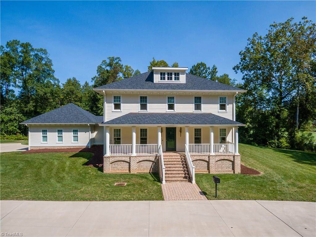 2404 Oakwood Drive - Photo 1