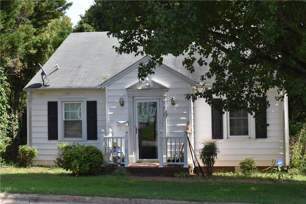 911 Oakley Street - Photo 1