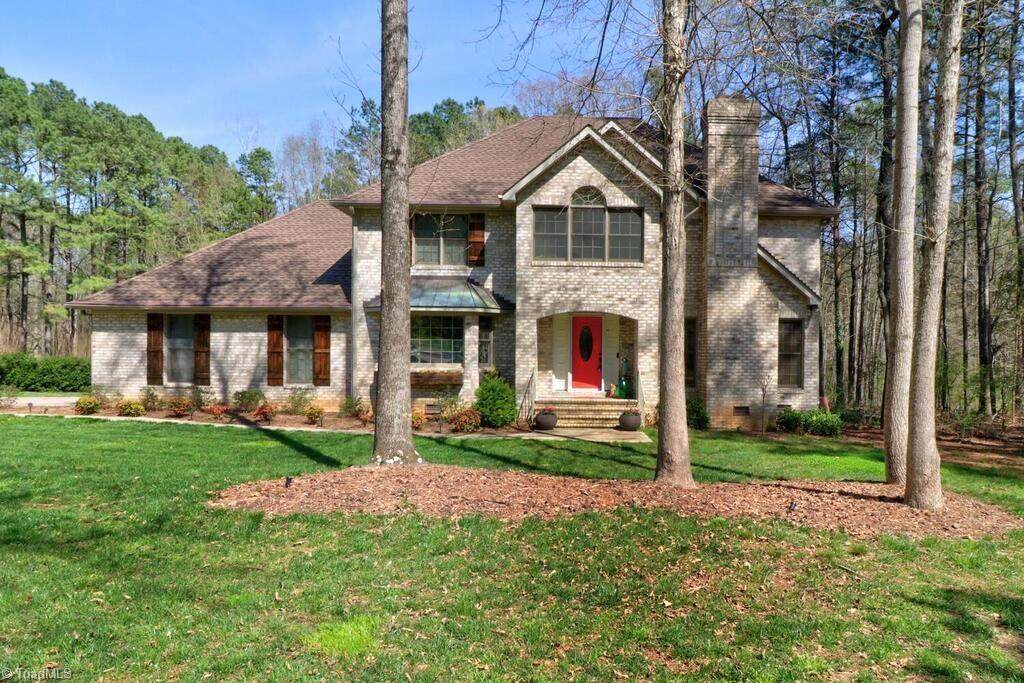 202 Glenview Drive - Photo 1