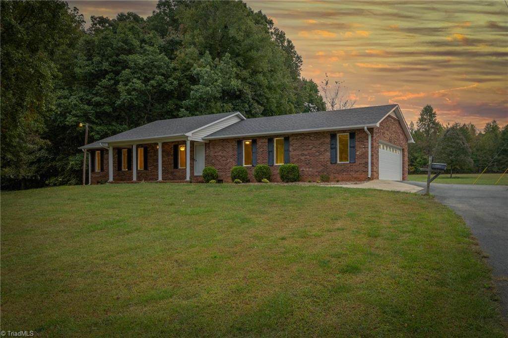 515 Backwoods Lane - Photo 1