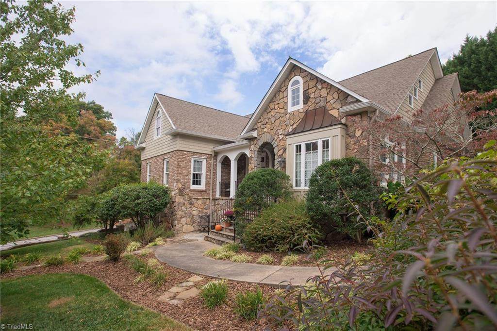 1306 Woodland Place - Photo 1