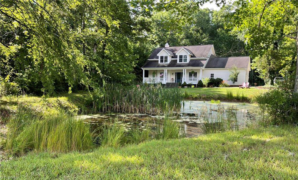 228 Blue Bird Lane - Photo 1