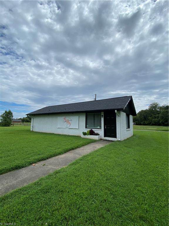 325 Park Circle - Photo 1
