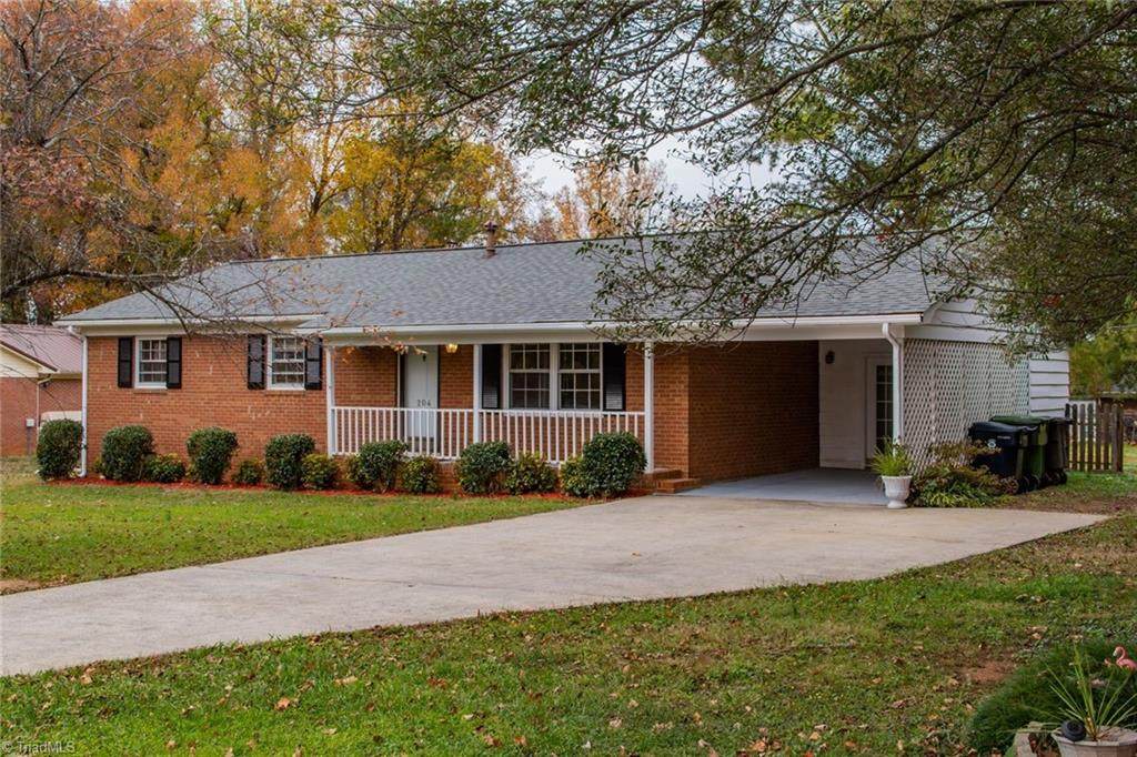204 Maxwell Drive - Photo 1